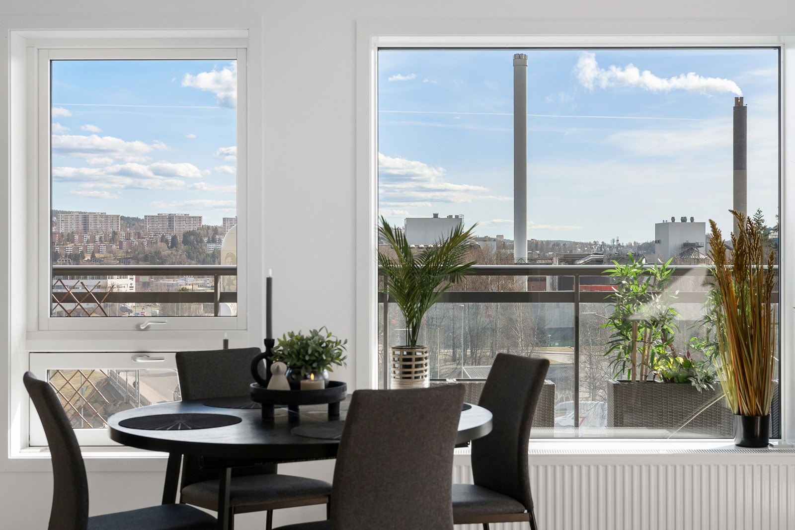 Plass til sittegruppe mellom stue og kjøkken. Galleribilde
