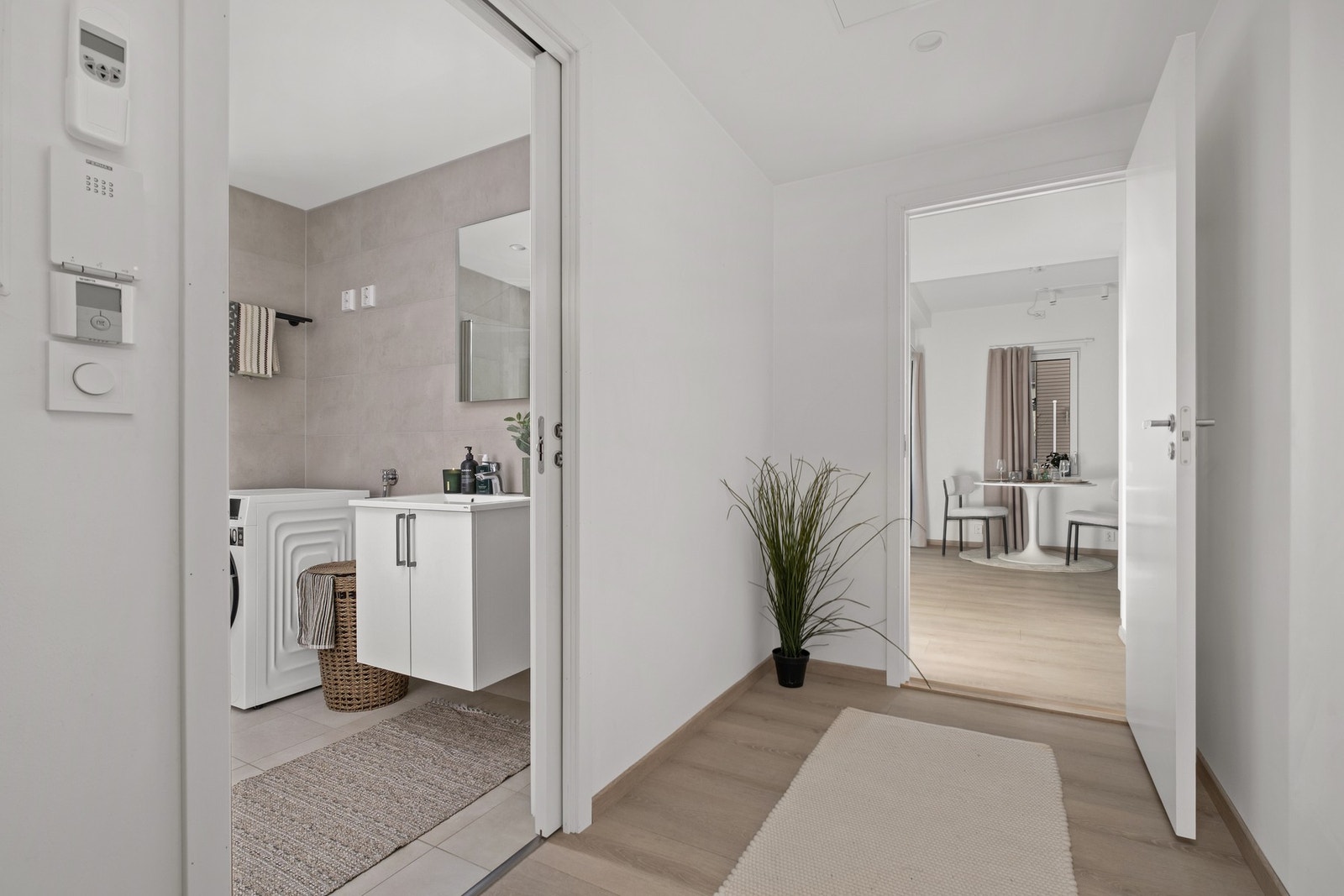 Leiligheten har balansert ventilasjon og fjernvarme. Galleribilde