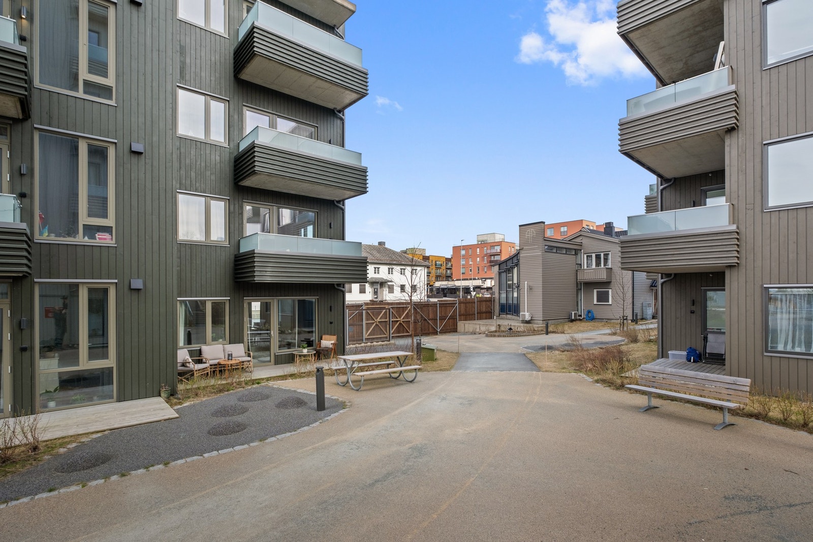 Fantastisk beliggenhet på hjørne i 1.etasje. Galleribilde
