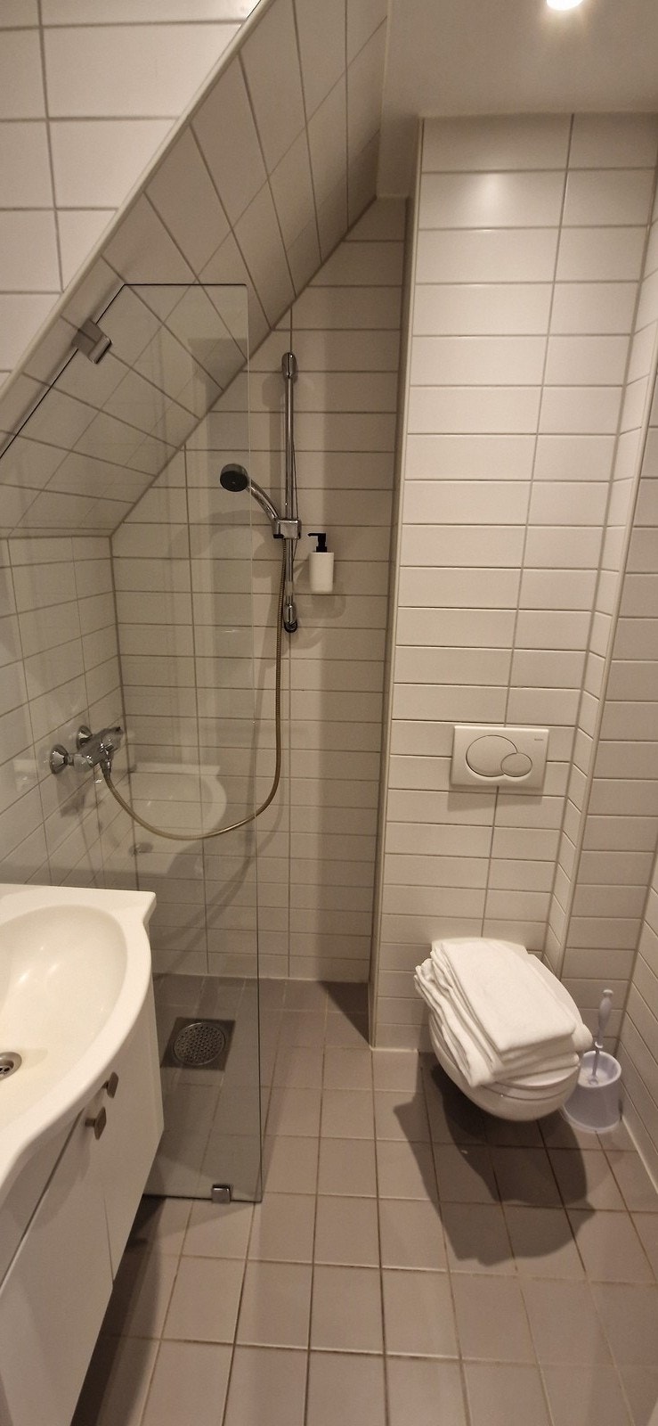 Pent flislagt bad med varmekabler. Galleribilde