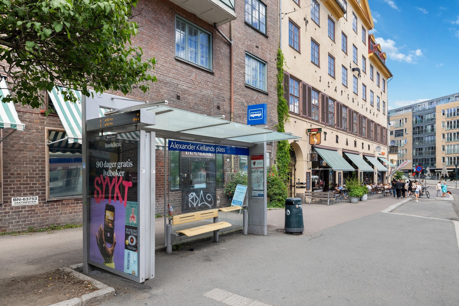Svært god dekning av kollektivtransport rett utenfor døren. Galleribilde