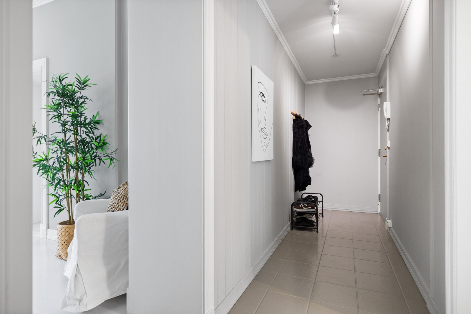 Innbydende entré som binder alle rommene fint sammen. Galleribilde