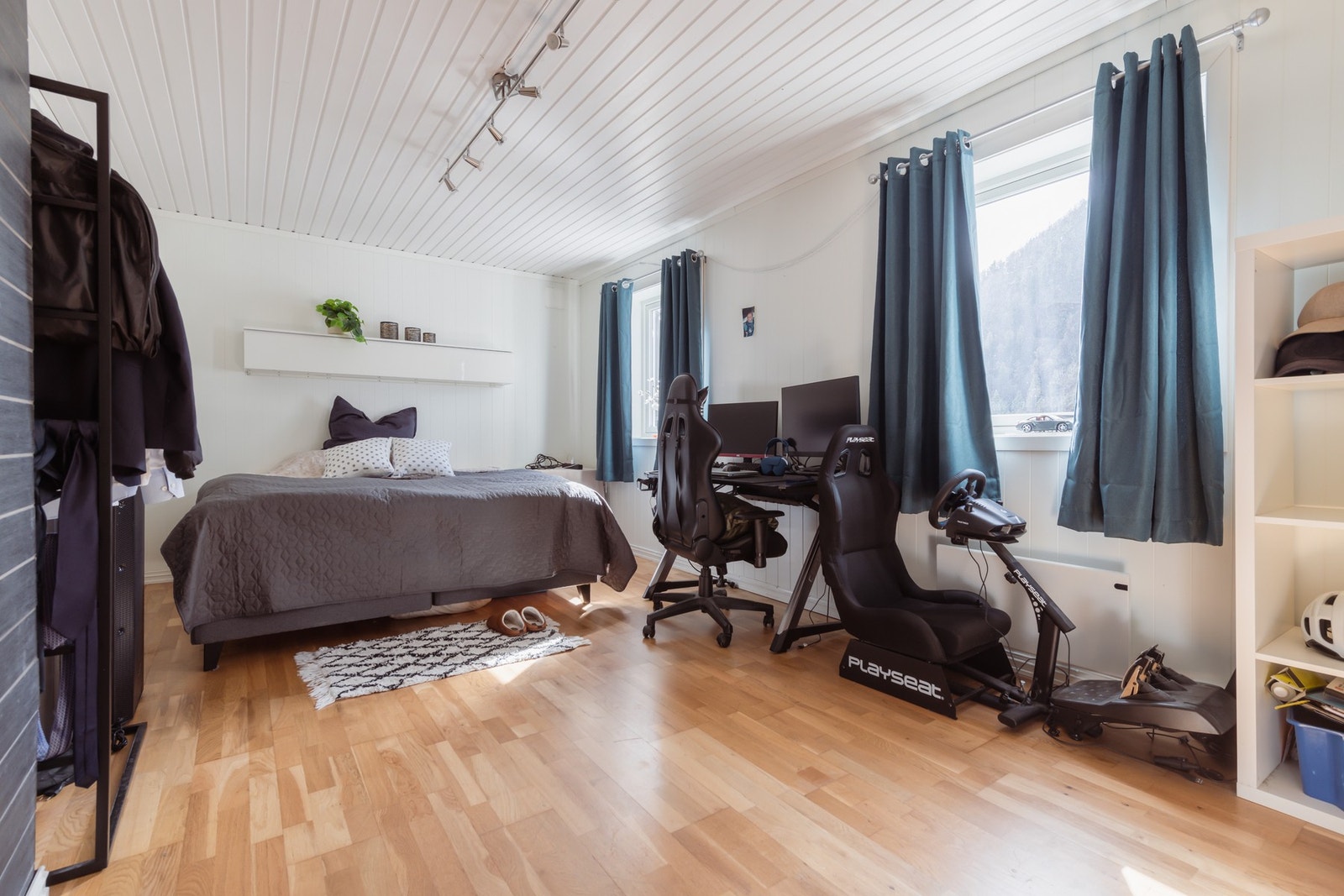 Boligen har i dag 4 soverom, alternativt har du en ypperlig kjellerstue og 3 soverom. Galleribilde