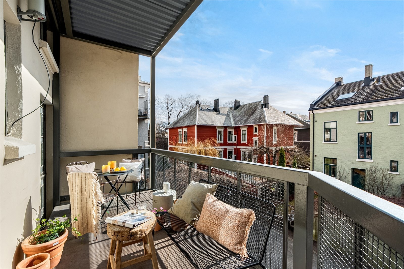 Her er det plass til diverse utemøblement. Galleribilde