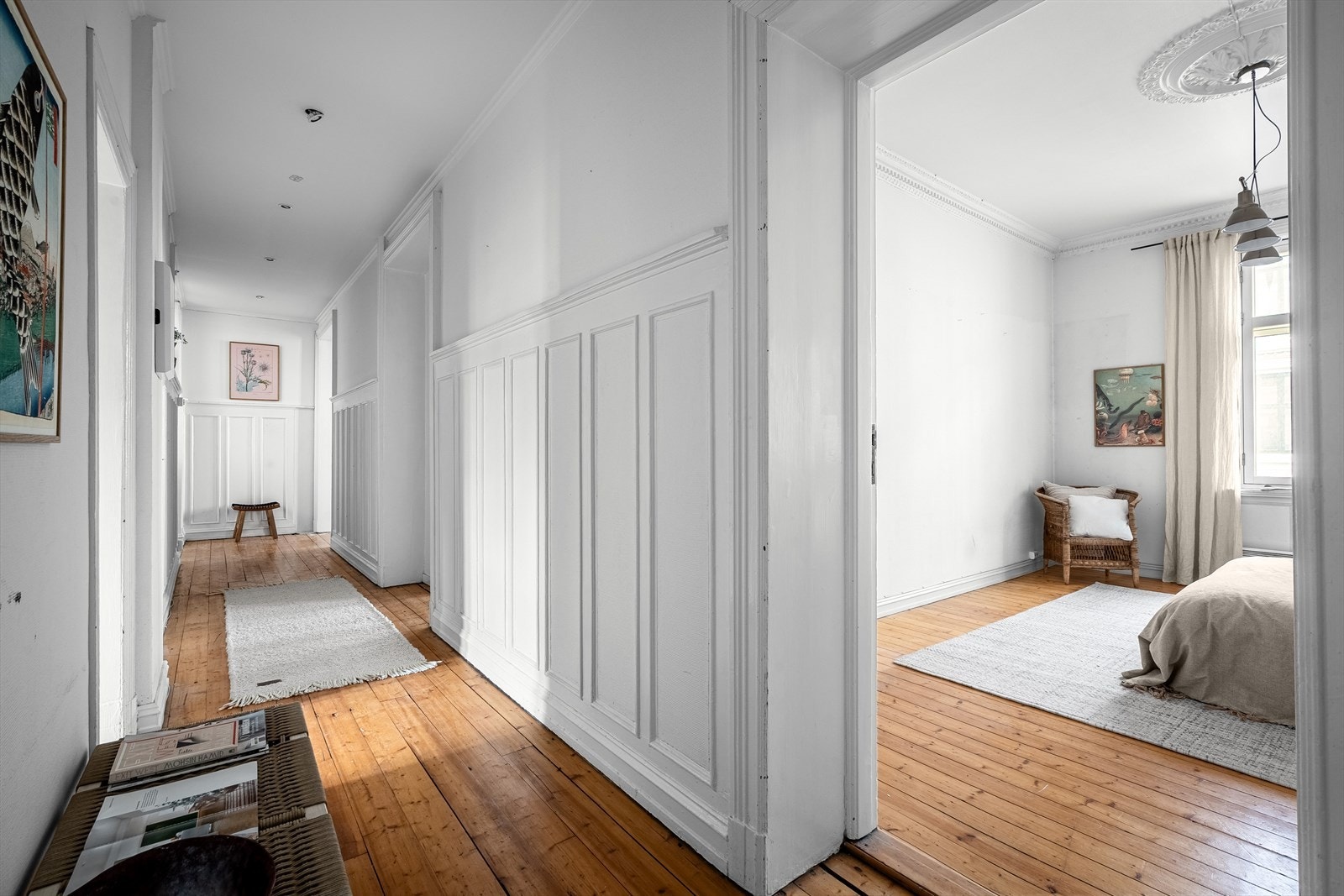 Soverom sett fra gang. Galleribilde