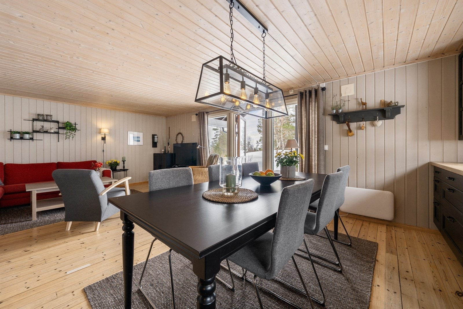 Nyt et godt måltid sammen med venner og familie Galleribilde