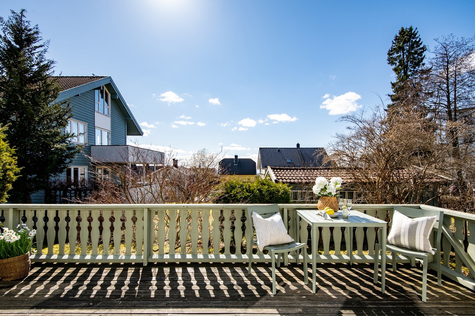 Her er det god plass til både grill og flere sittegrupper. Galleribilde