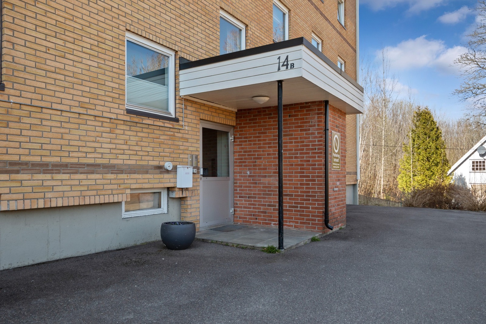 Felles inngangsparti. Galleribilde