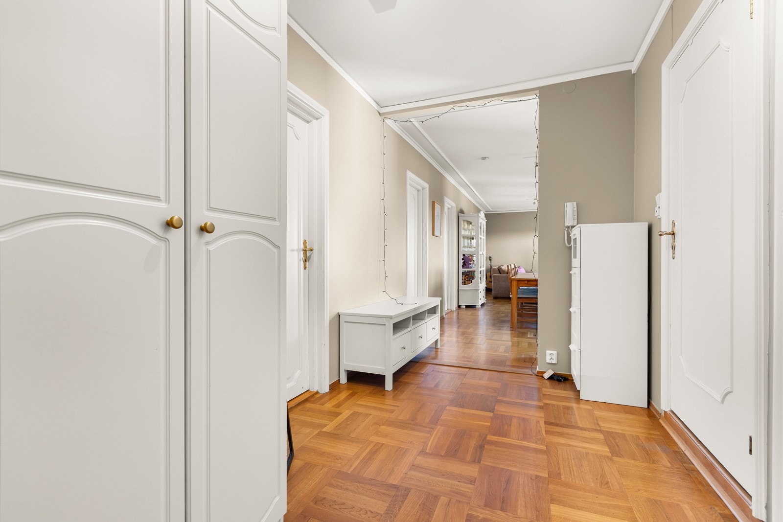 Entré. Galleribilde