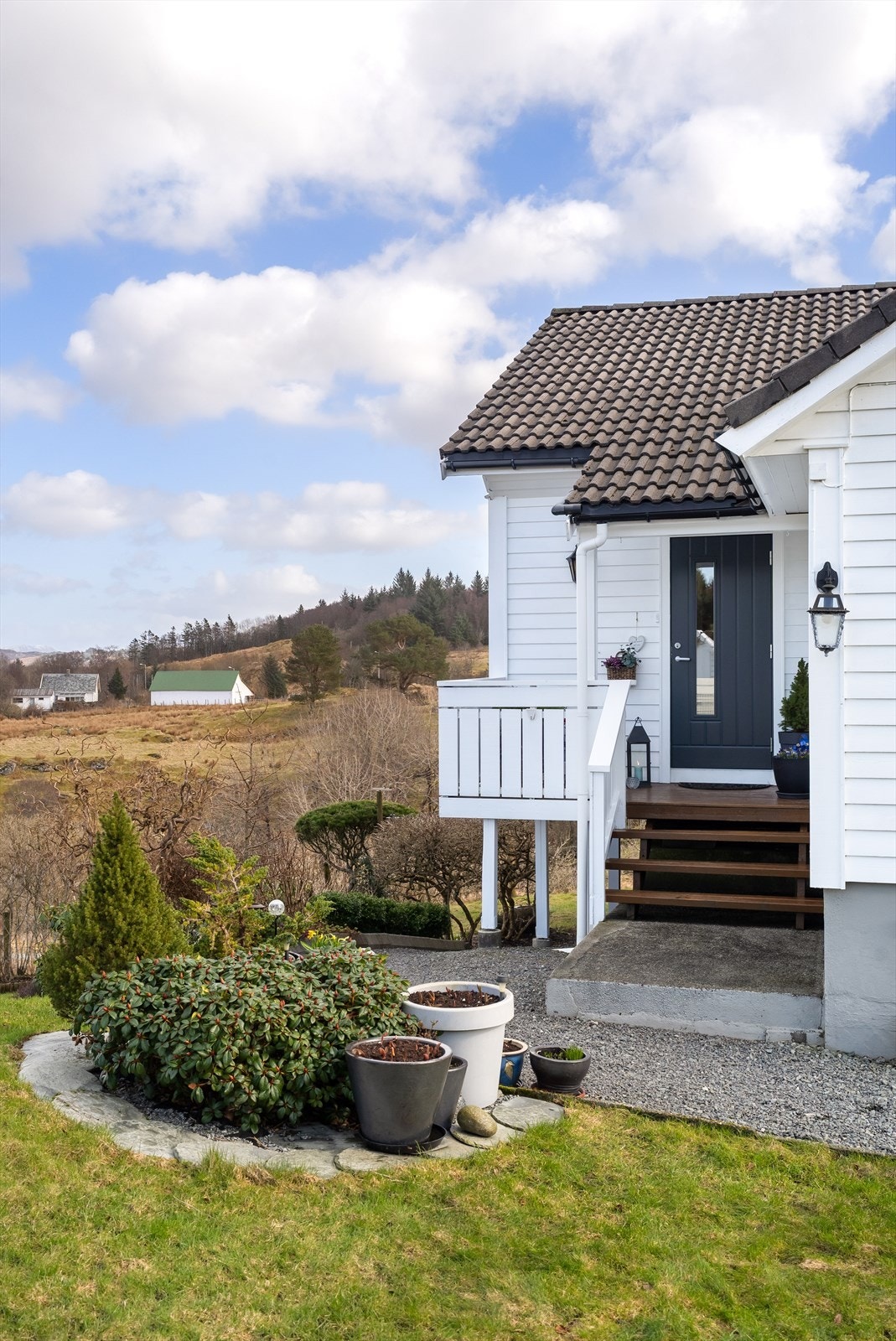 Landlig i ro med naturen Galleribilde