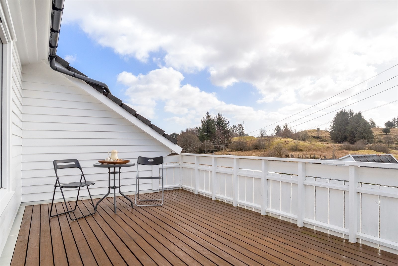 Flott terrasse med gode møbleringsmuligheter Galleribilde