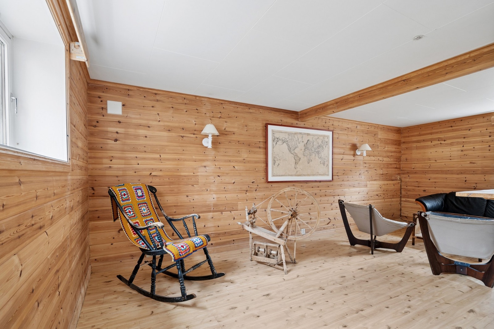 Kjellerstue - ypperlig som lekerom eller ekstra tv-rom. Galleribilde