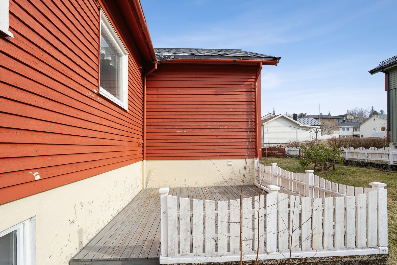 Fra eiendommen er det ellers kort avstand til barnehager, skoler, idrettsanlegg og Svolvær sentrum. Galleribilde