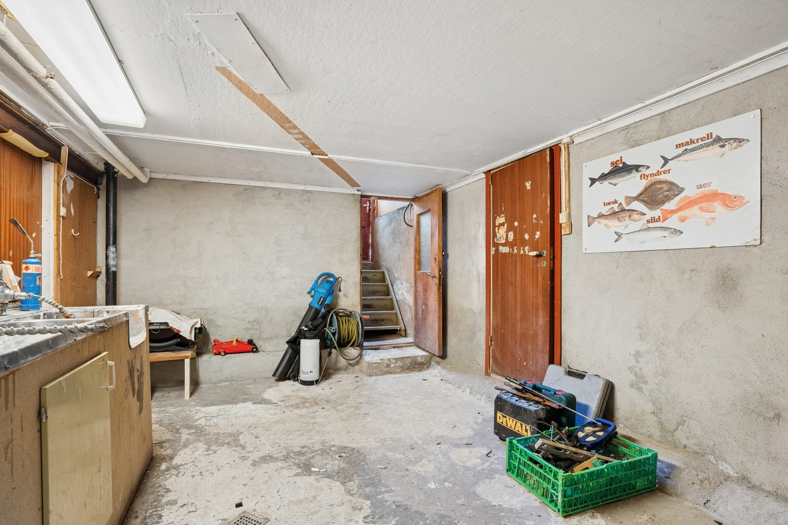 Kjellerrom som gir ekstra lagringsplass til diverse. Galleribilde
