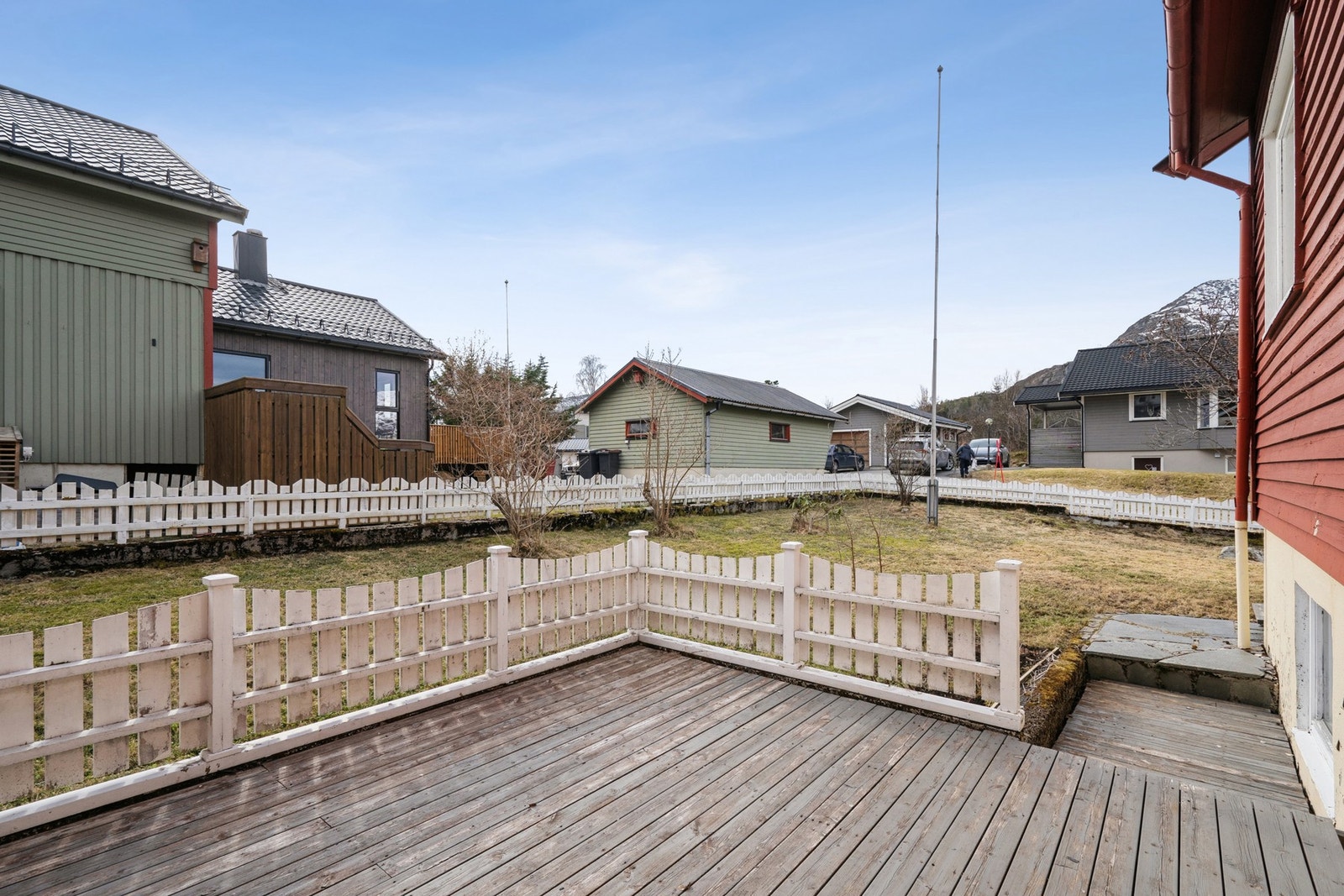 Trygt og barnevennlig nabolag med gangavstand til fotballbanen på Stranda. Galleribilde