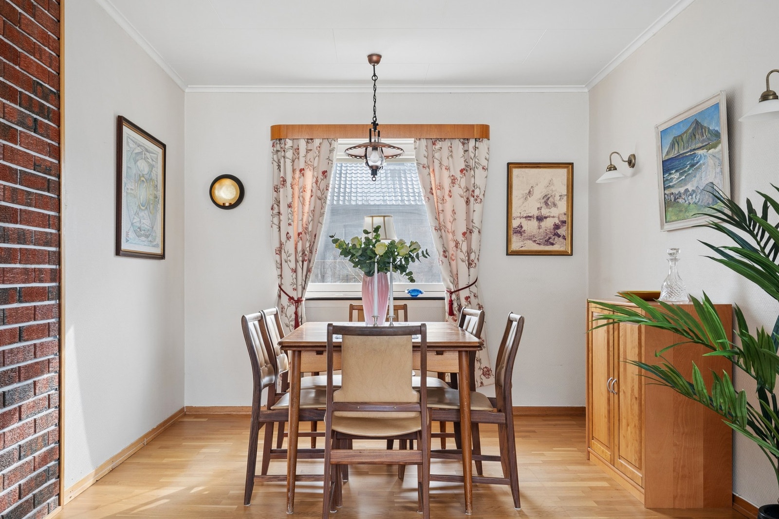 Deler av spiseplassen. Galleribilde