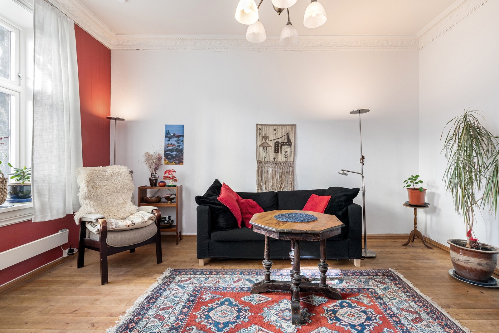 Stuen fremstår lys og luftig. Galleribilde