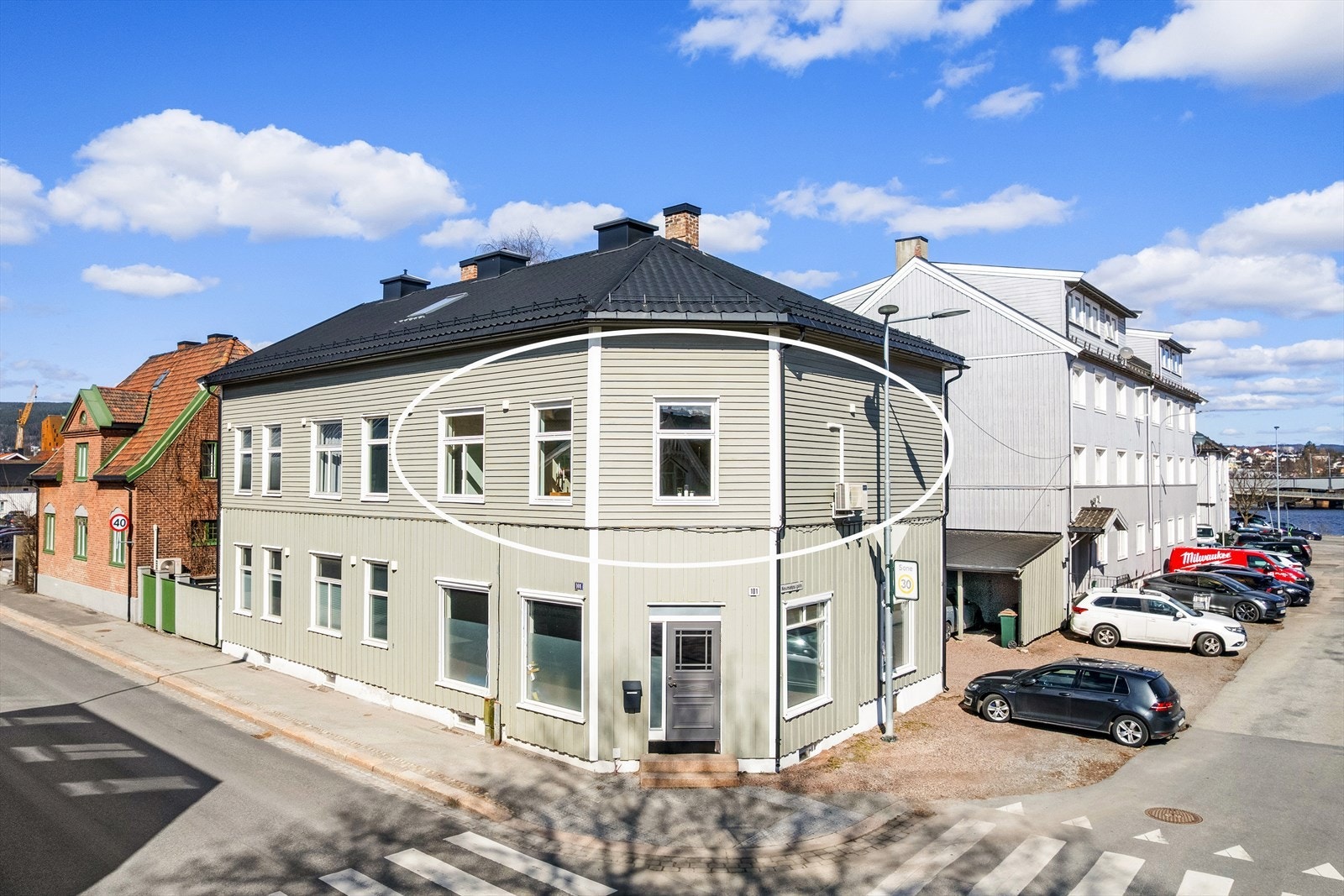Leiligheten er beliggende i et sentralt boområde på Strømsø med umiddelbar nærhet til elva Galleribilde