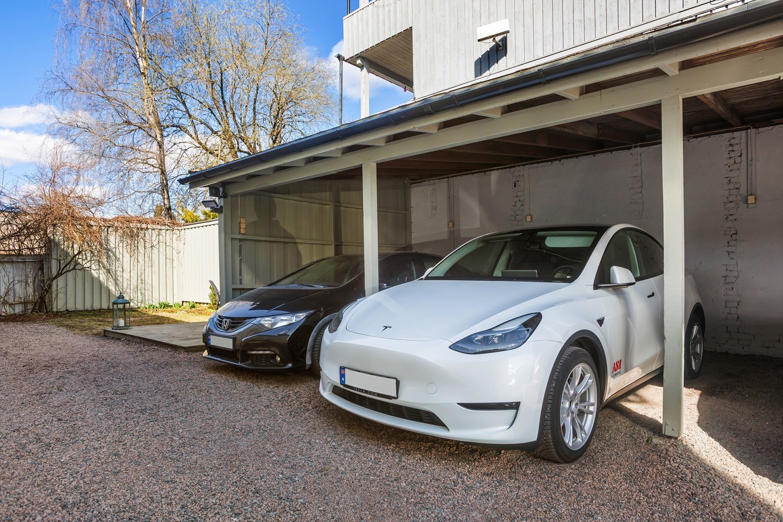 Parkering i carport Galleribilde
