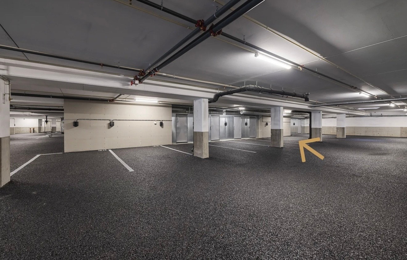 Parkeringsplass nr. 18 følger leiligheten. Bod nr. 11 rett ved parkeringen medfølger også Galleribilde