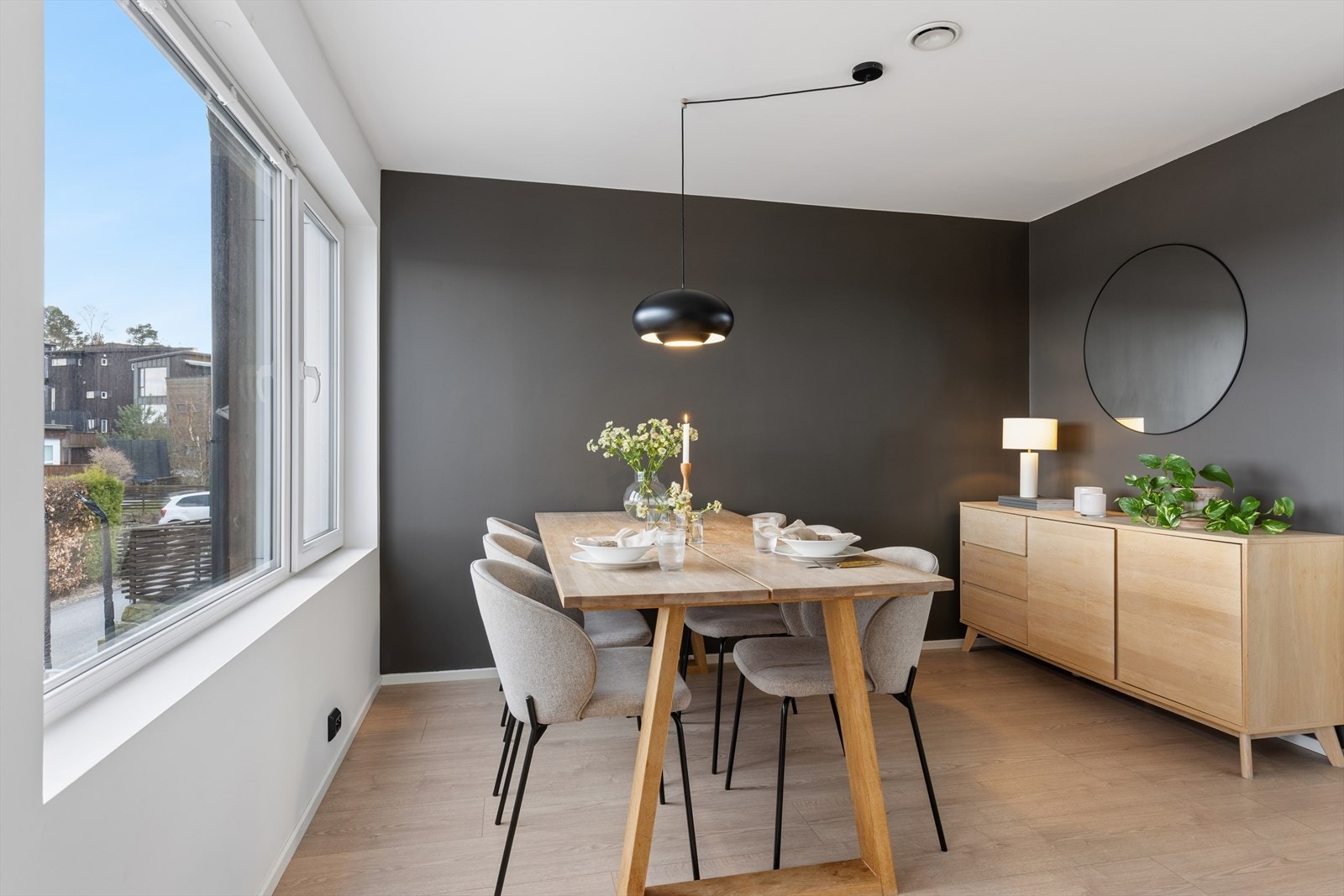 Spisegruppen tar plass i egen sone og inviterer til sosiale og hyggelige måltider med kjente og kjære. Galleribilde