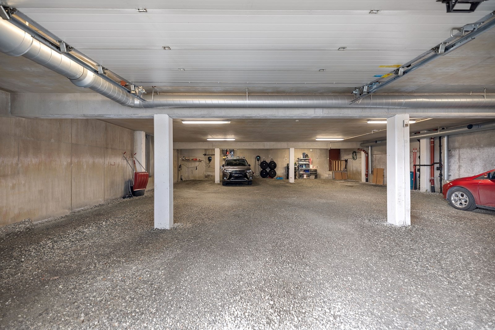 Parkerings i felles garasjeanlegg Galleribilde
