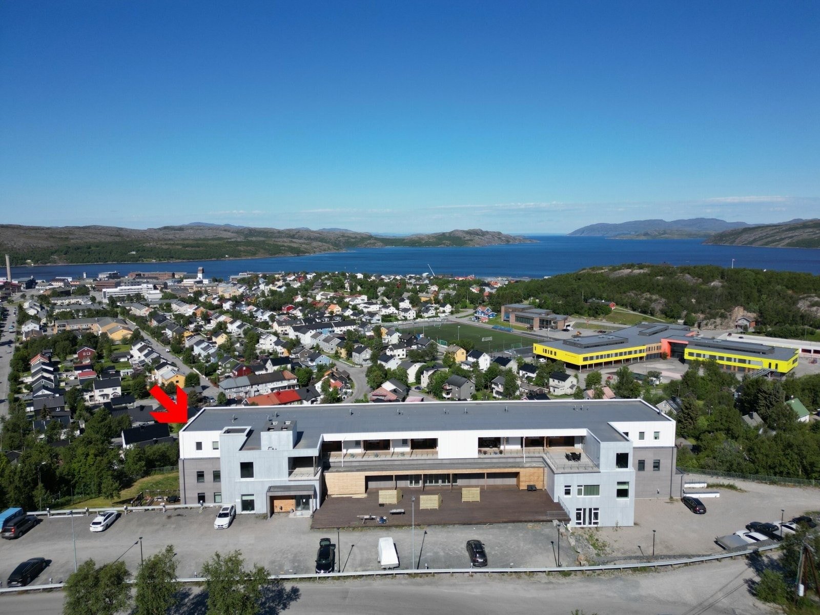 Dette er en leilighet med bla åpen stue/kjøkkenløsning, to soverom, og fantastisk utsikt! Galleribilde