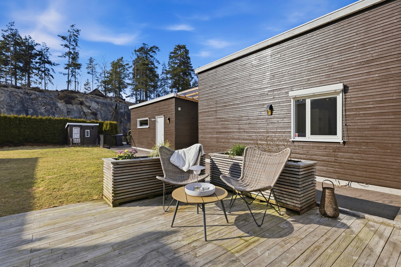På terrassen er det plass til lounge, grill, solstoler eller annet ønskelig møblement. Galleribilde