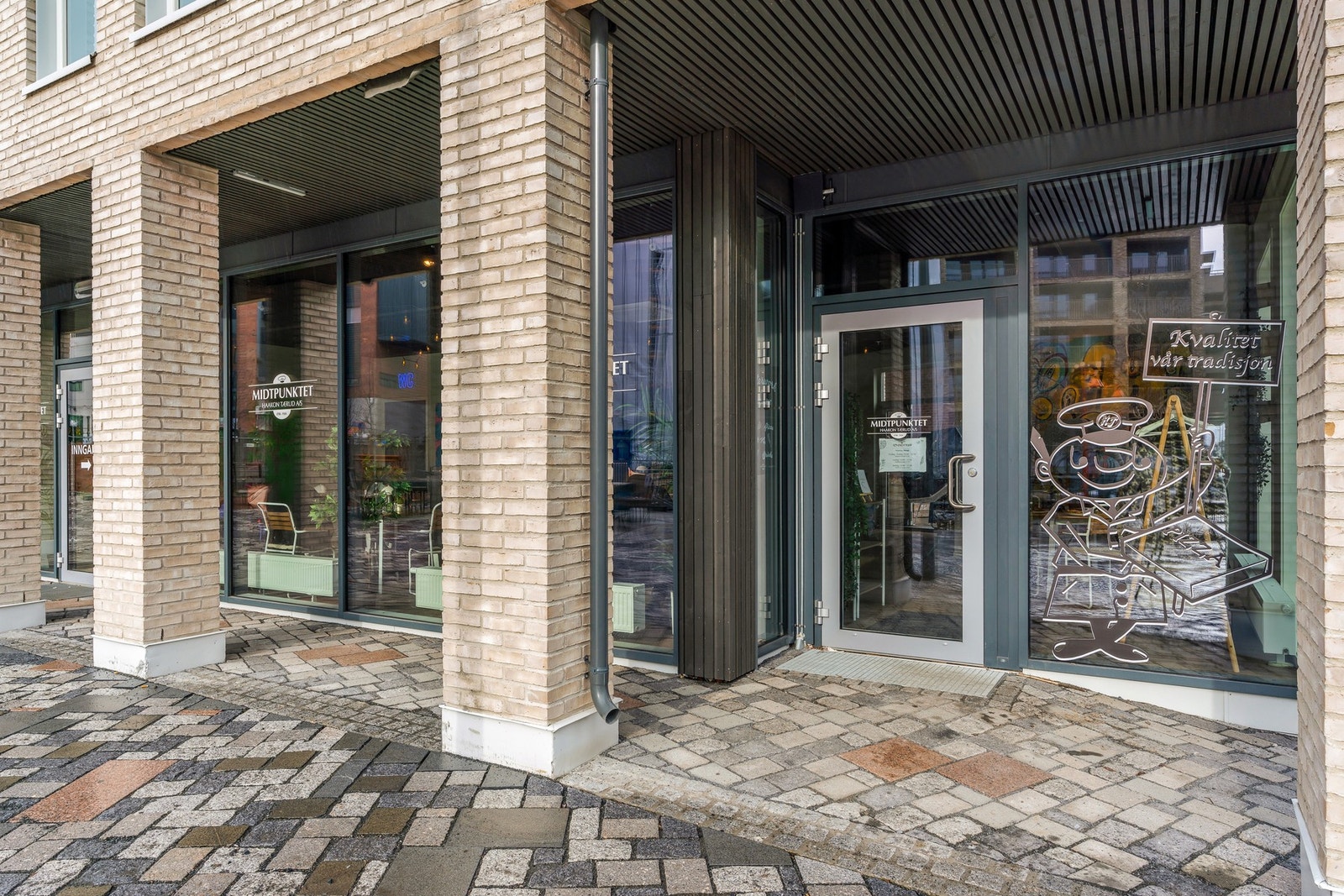 På Vollebekk torg finner man Midtpunktet. Dette er en trivelig bistro med italiensk pizza i fokus Galleribilde