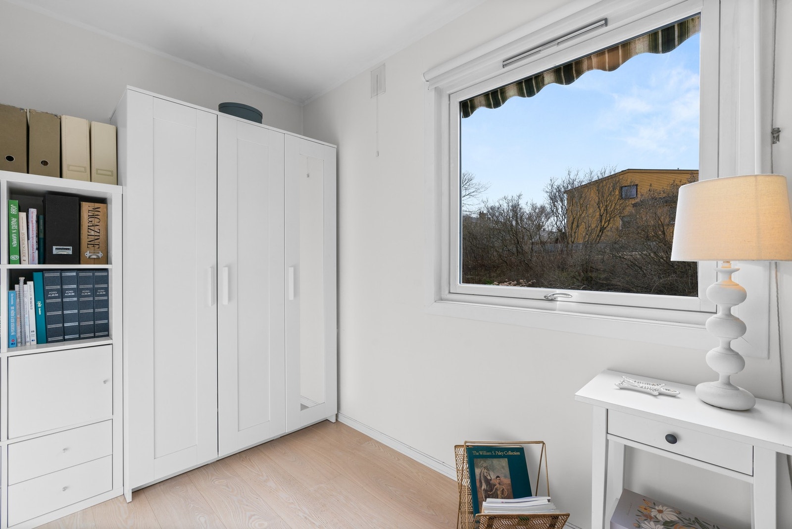Soverom 2 har plass for både garderobesløning og hjemmekontor løsning om ønskelig Galleribilde