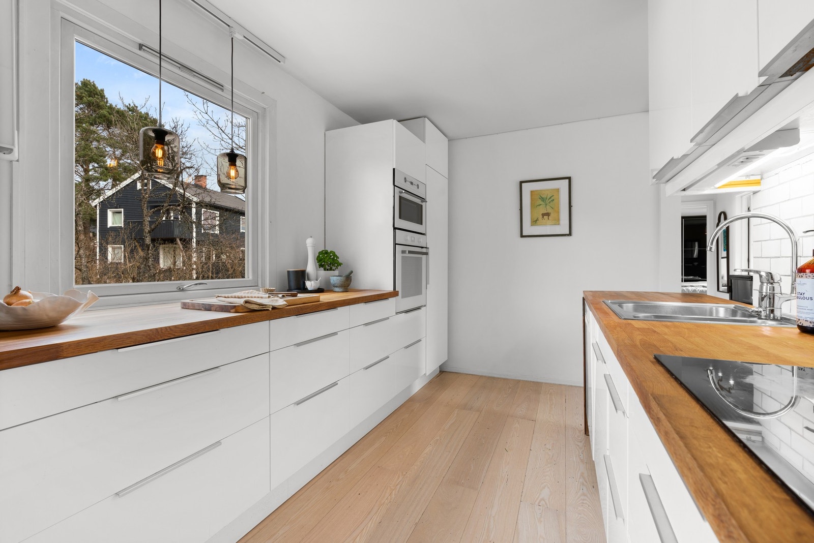 IKEA kjøkkeninnredning opplyst å være fra 2012 Galleribilde