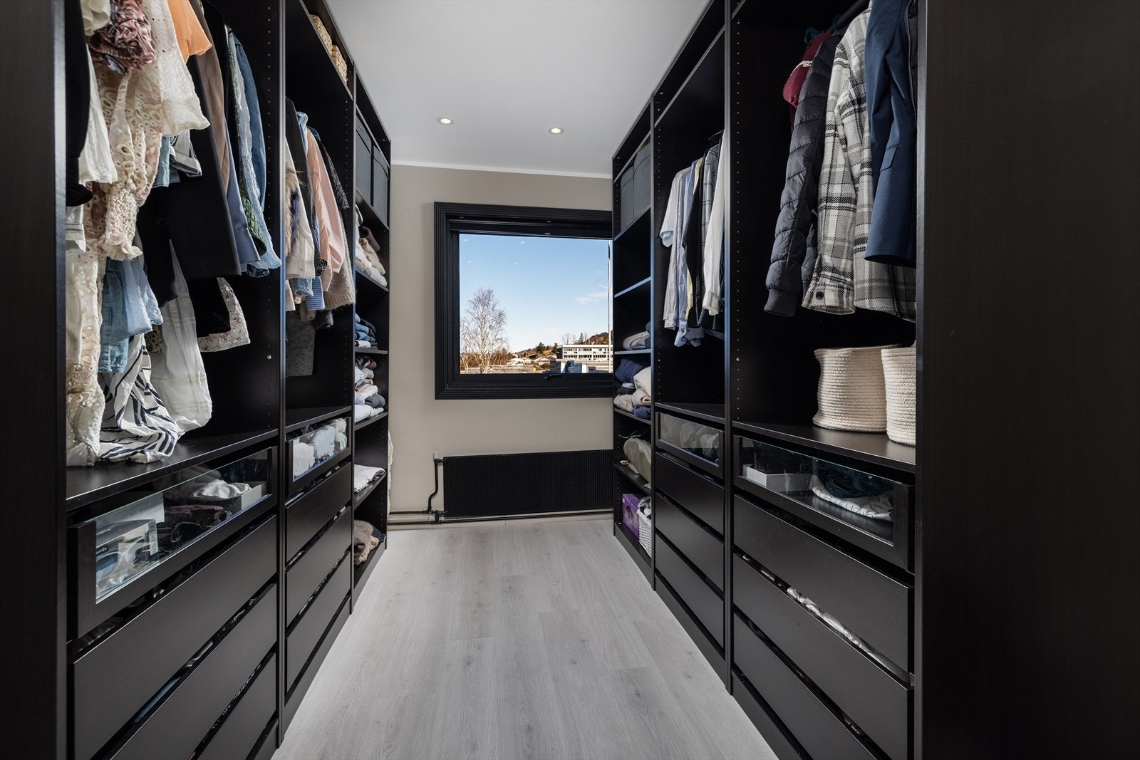 Soverom III benyttes i dag som walk-in garderobe. Galleribilde