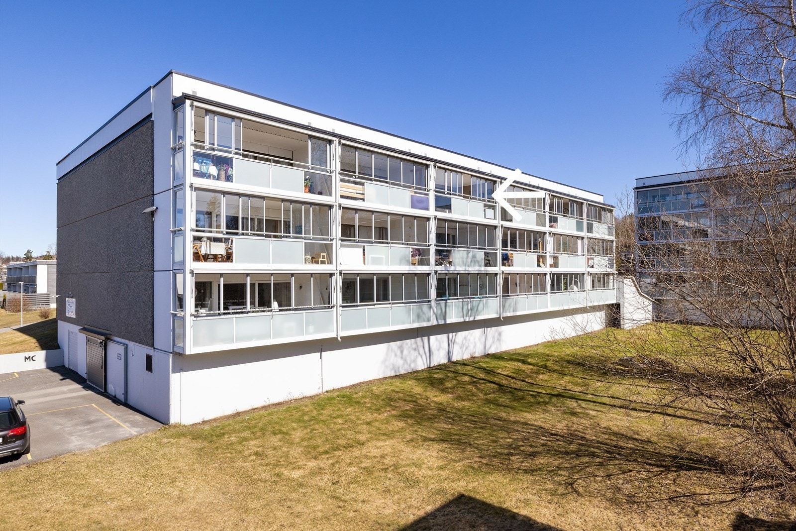 Her bor du sentralt på Tranby med gangavstand til barnehage, skole, idrettsanlegg, butikk, buss og fine markaområder. Galleribilde