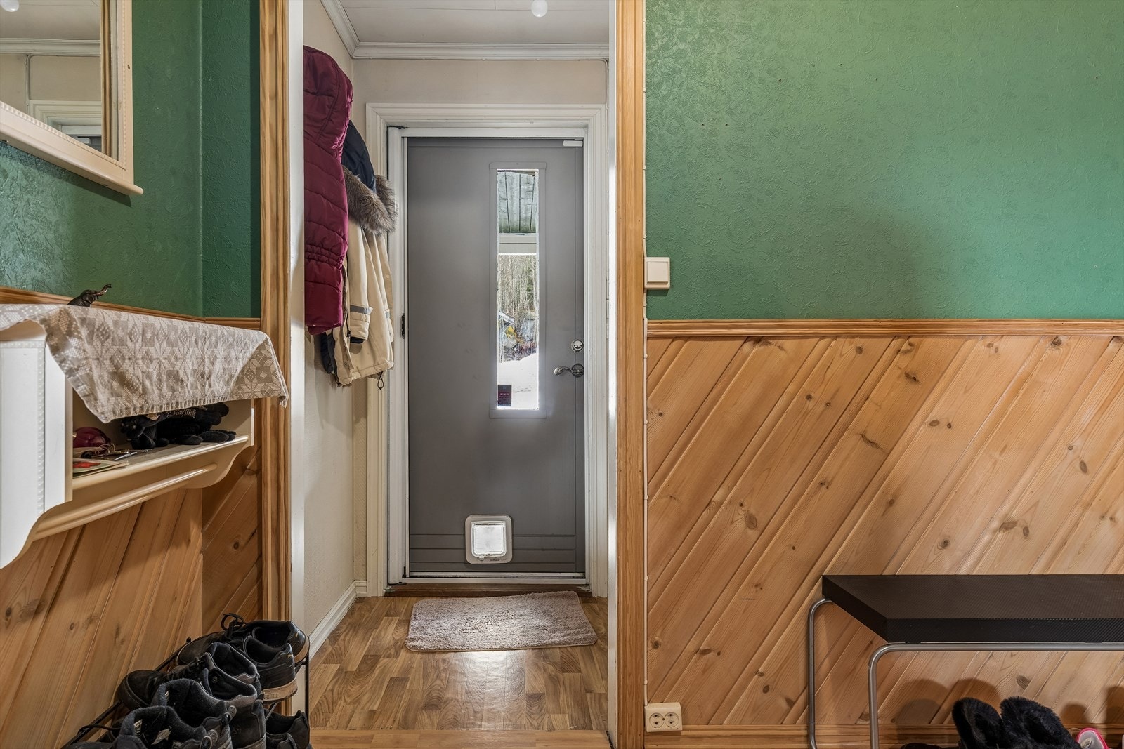 Inngangspartiet er lunt og overbygget av en 21 m² stor terrasse. Galleribilde