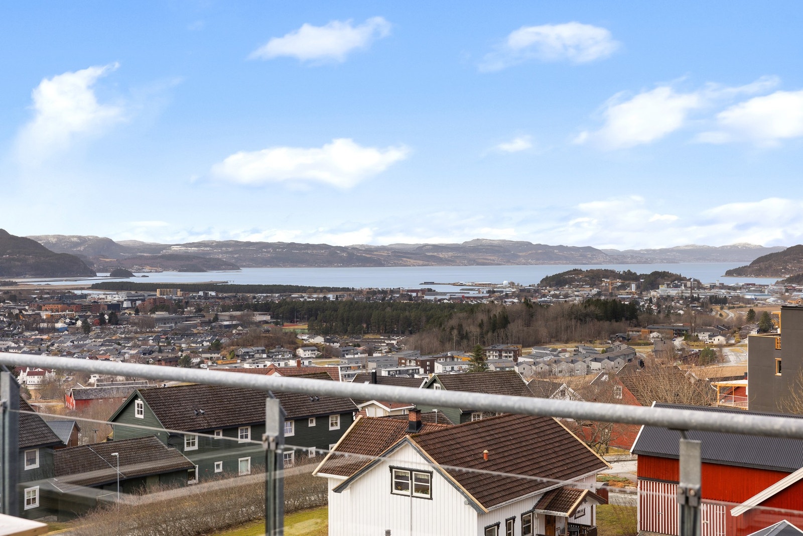Her kan du nyte sjøutsikt fra balkongen. Galleribilde