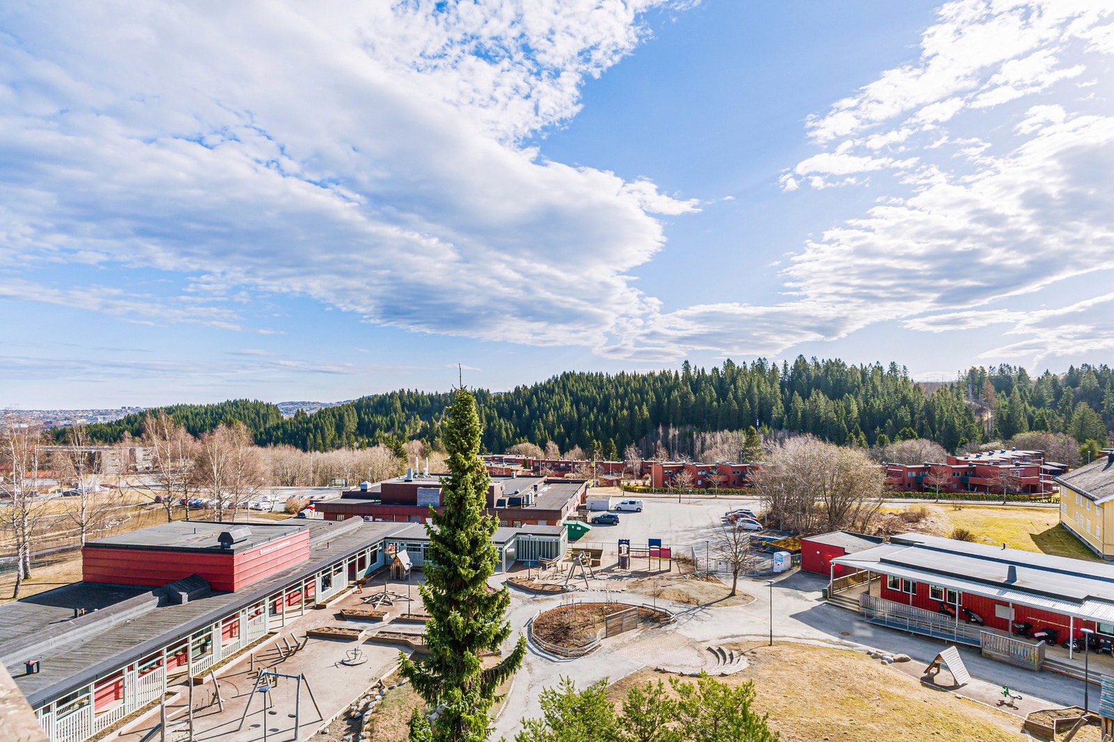 Familievennlig boligområde med umiddelbar nærhet til barnehage og skole. Galleribilde