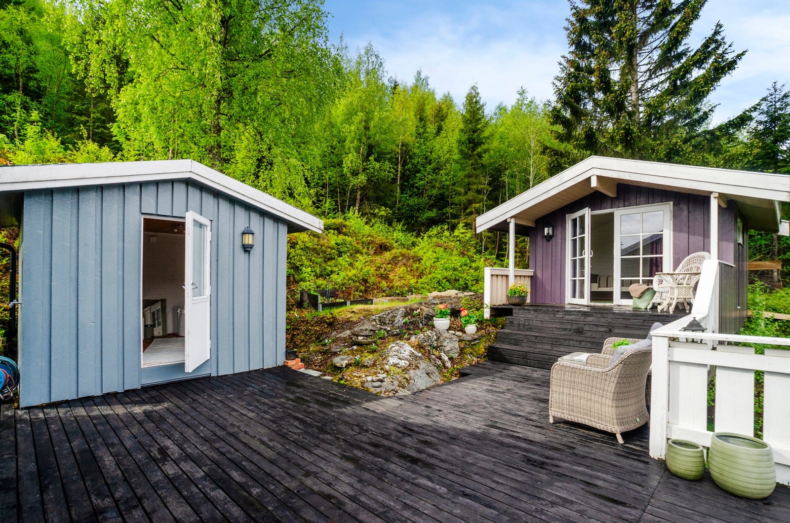 Badet ligger på samme plan som hovedhytten. Galleribilde