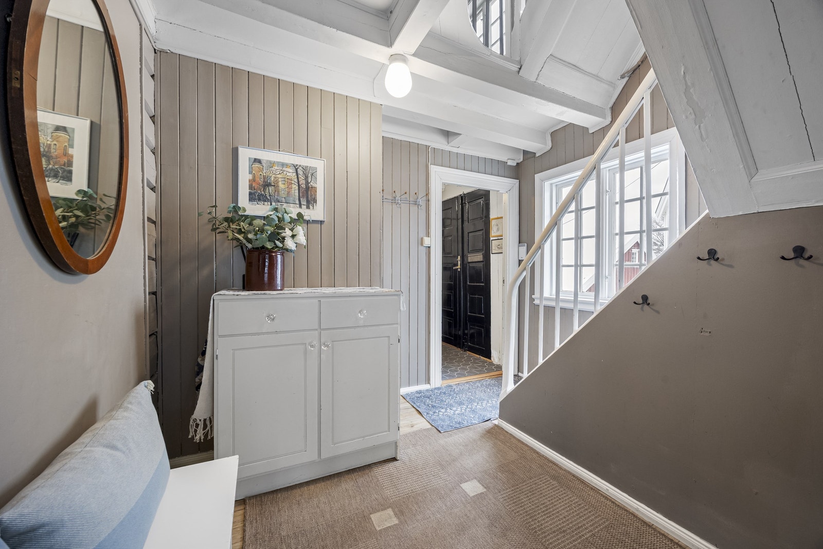 Boligens entre ønsker velkommen inn i en bolig med sjel og karakter. Galleribilde