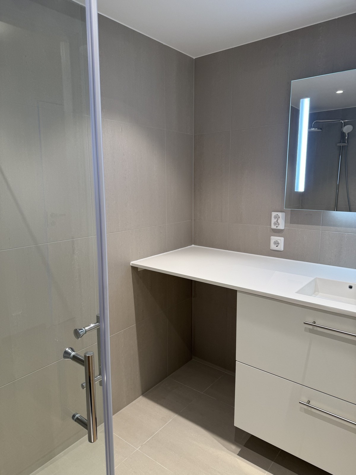 Badet har pene fargevalg, og vaskemaskin vil bli innstallert. Galleribilde