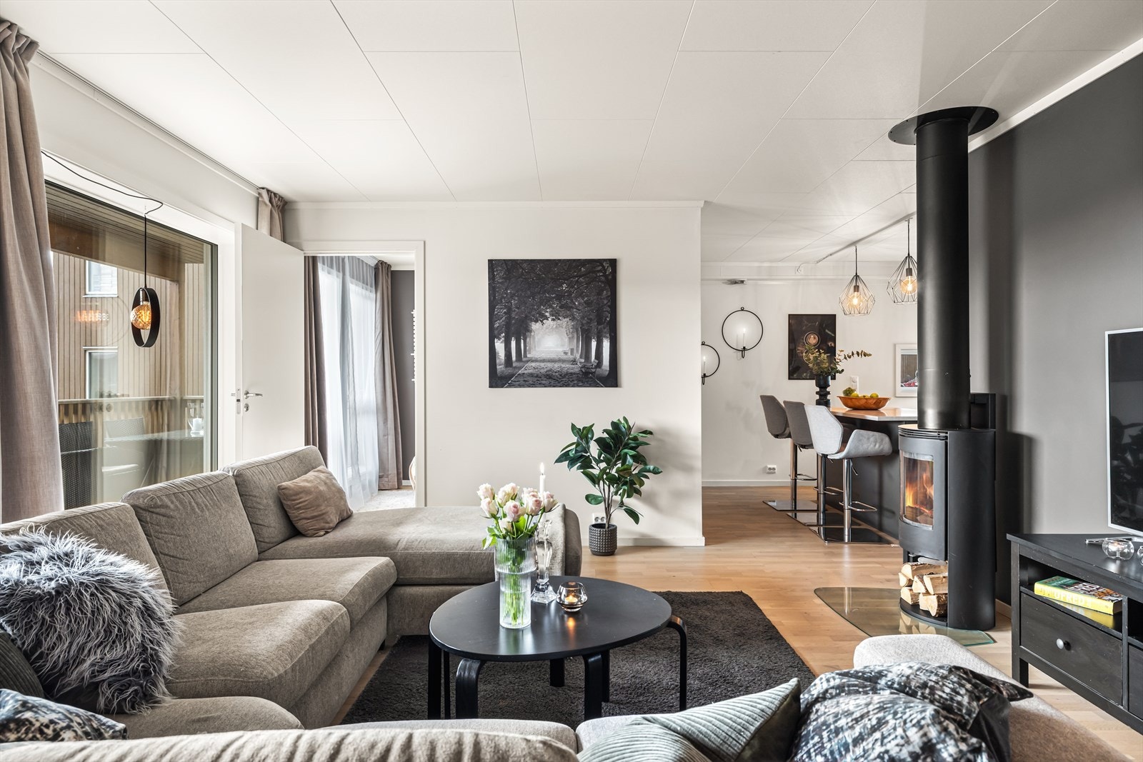 Fra Stuen er det en åpen løsning mot kjøkken. Galleribilde