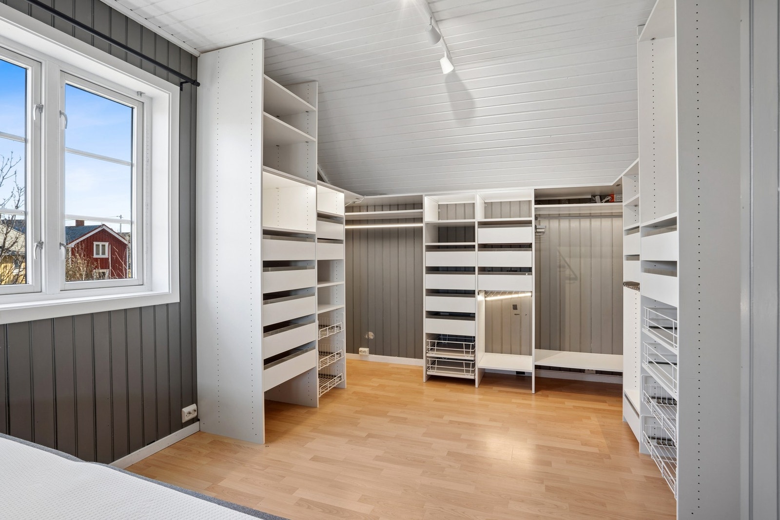 God garderobe plass Galleribilde