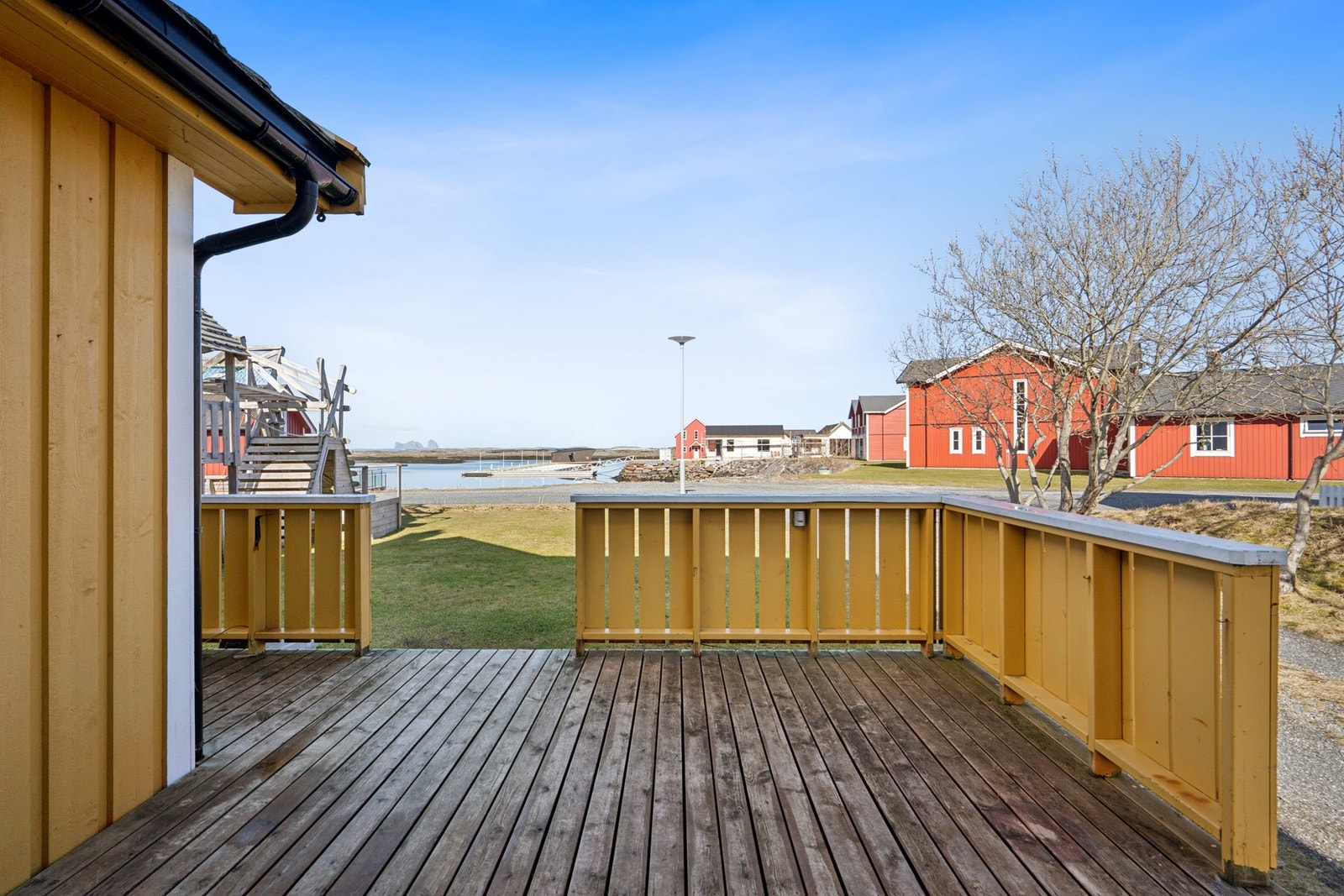 Eiendommen har flere solrike uteplasser Galleribilde