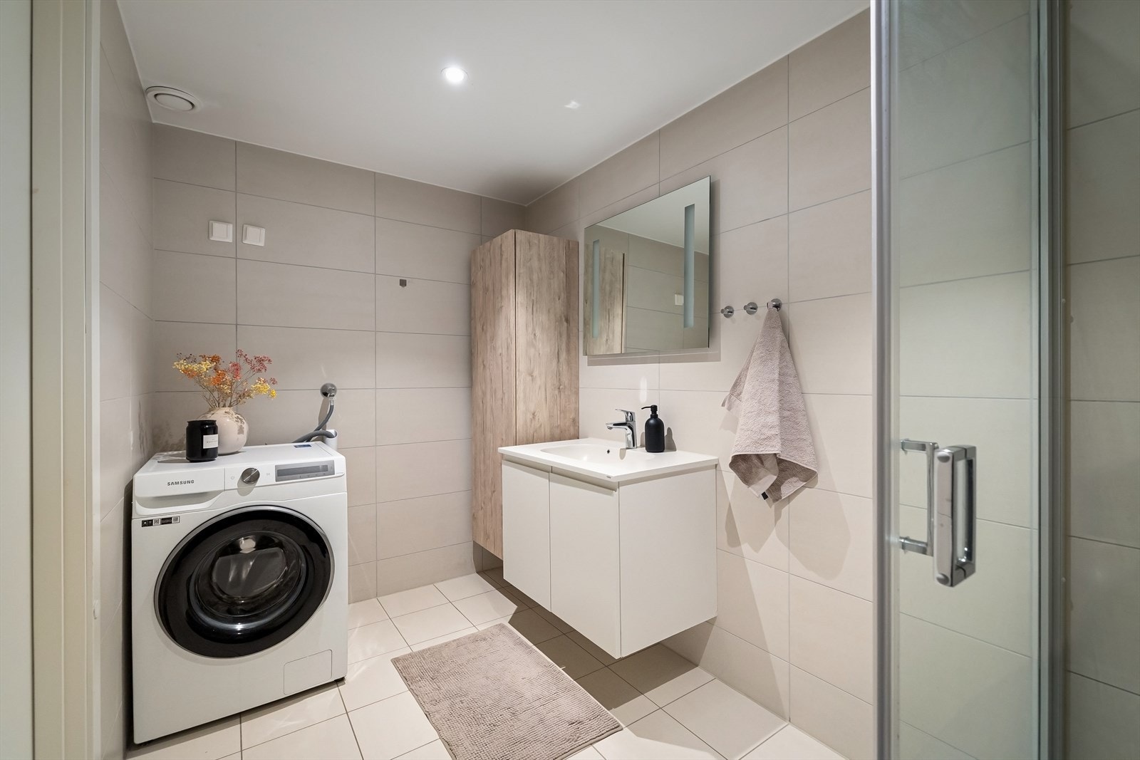 Badet har opplegg for vaskemaskin. Galleribilde