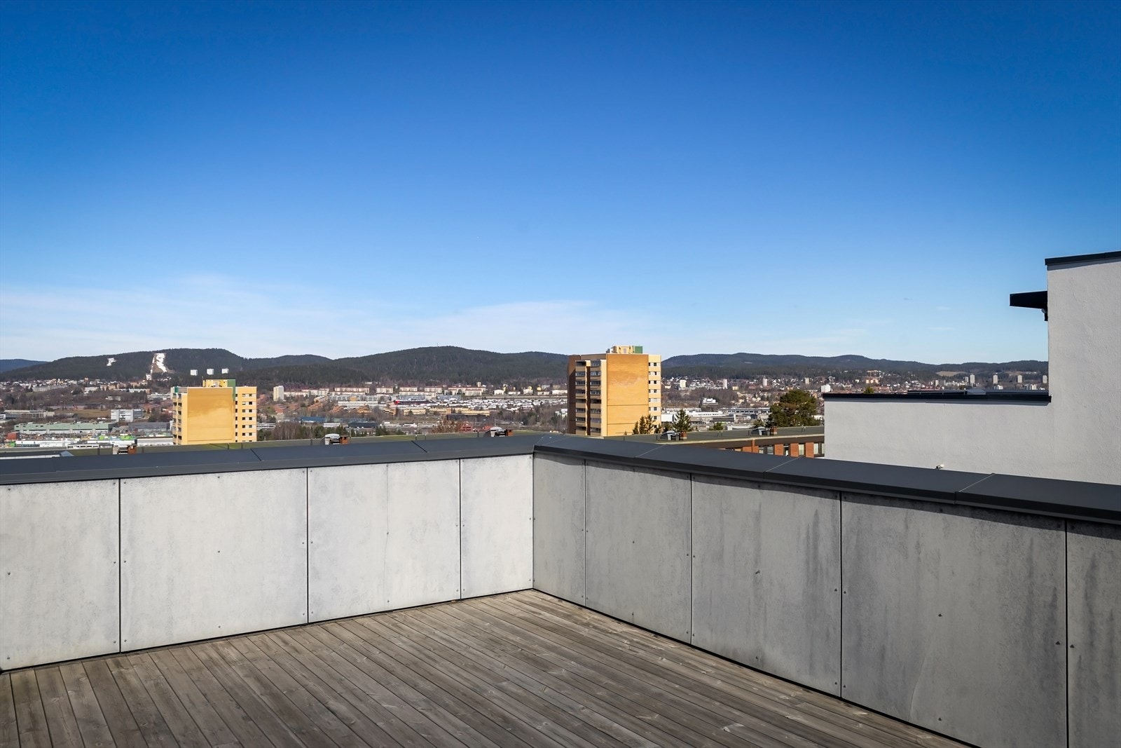 Sameiet har en flott felles takterrasse med nydelig utsikt. Galleribilde