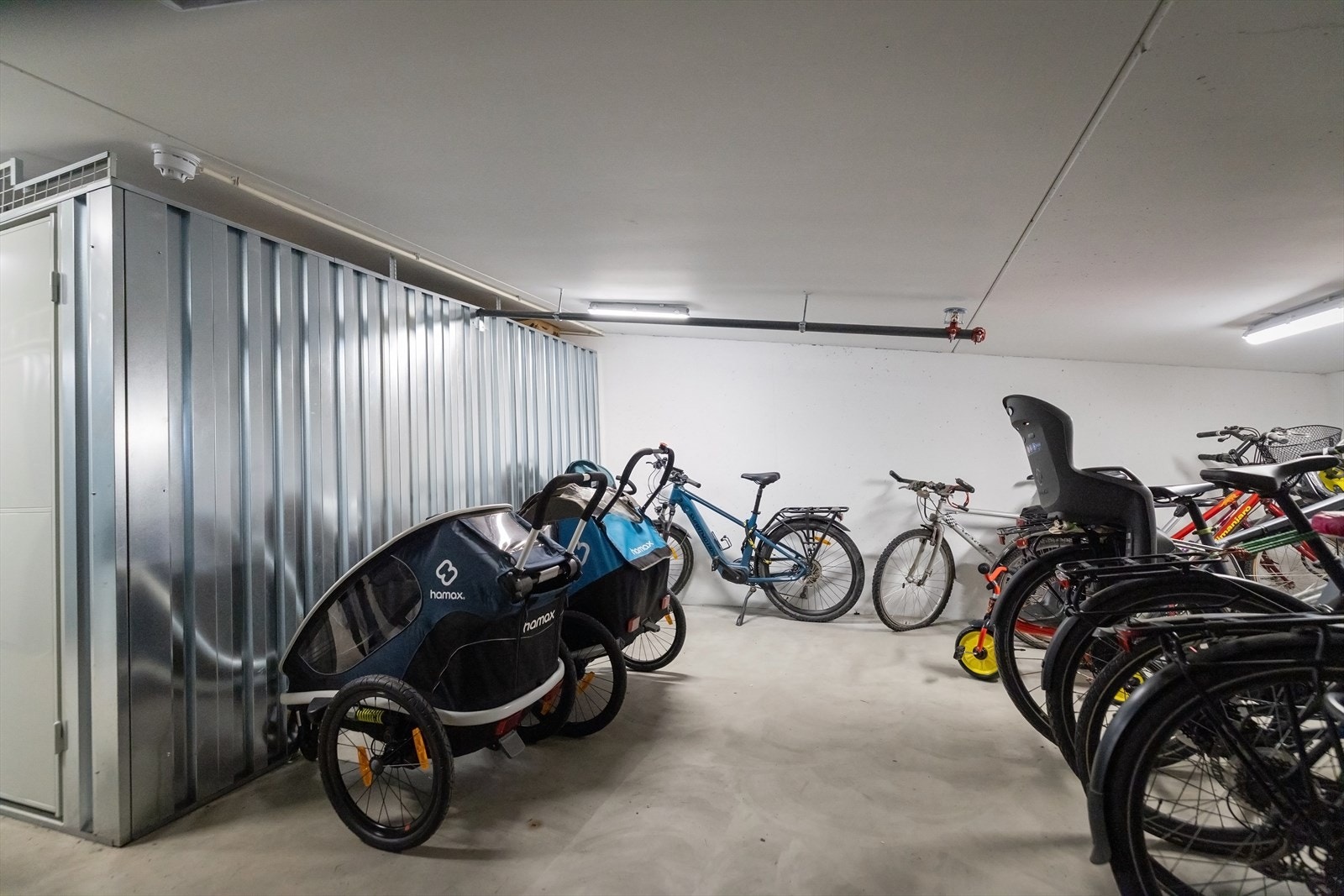Sameiet har felles sykkelparkering i garasjeanlegget. Galleribilde