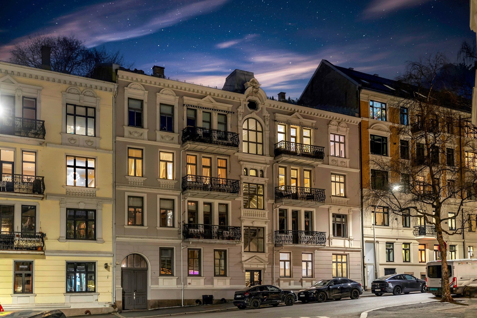 Leiligheten ligger på en attraktiv adresse, i et populært, urbant og sentralt boligområde på Frogner i Oslo. Galleribilde