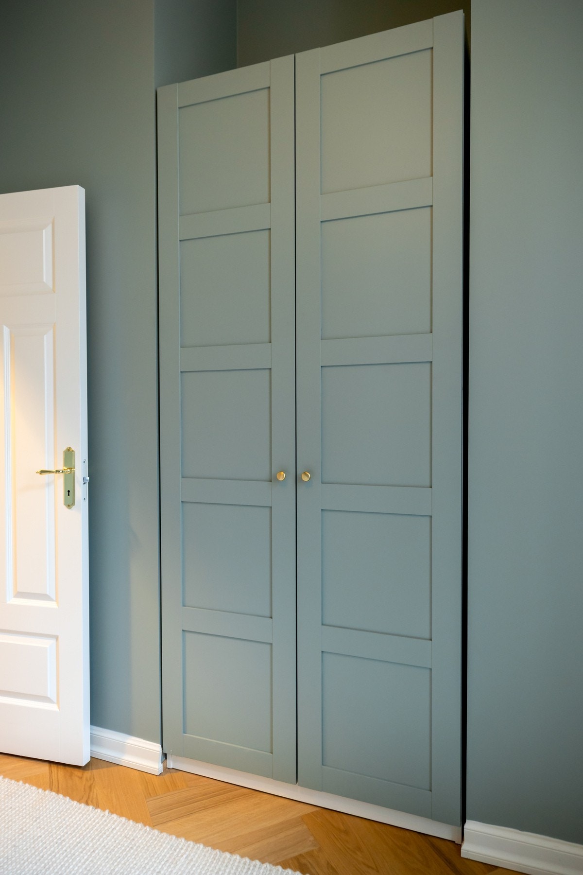 Soverom 2 garderobe Galleribilde