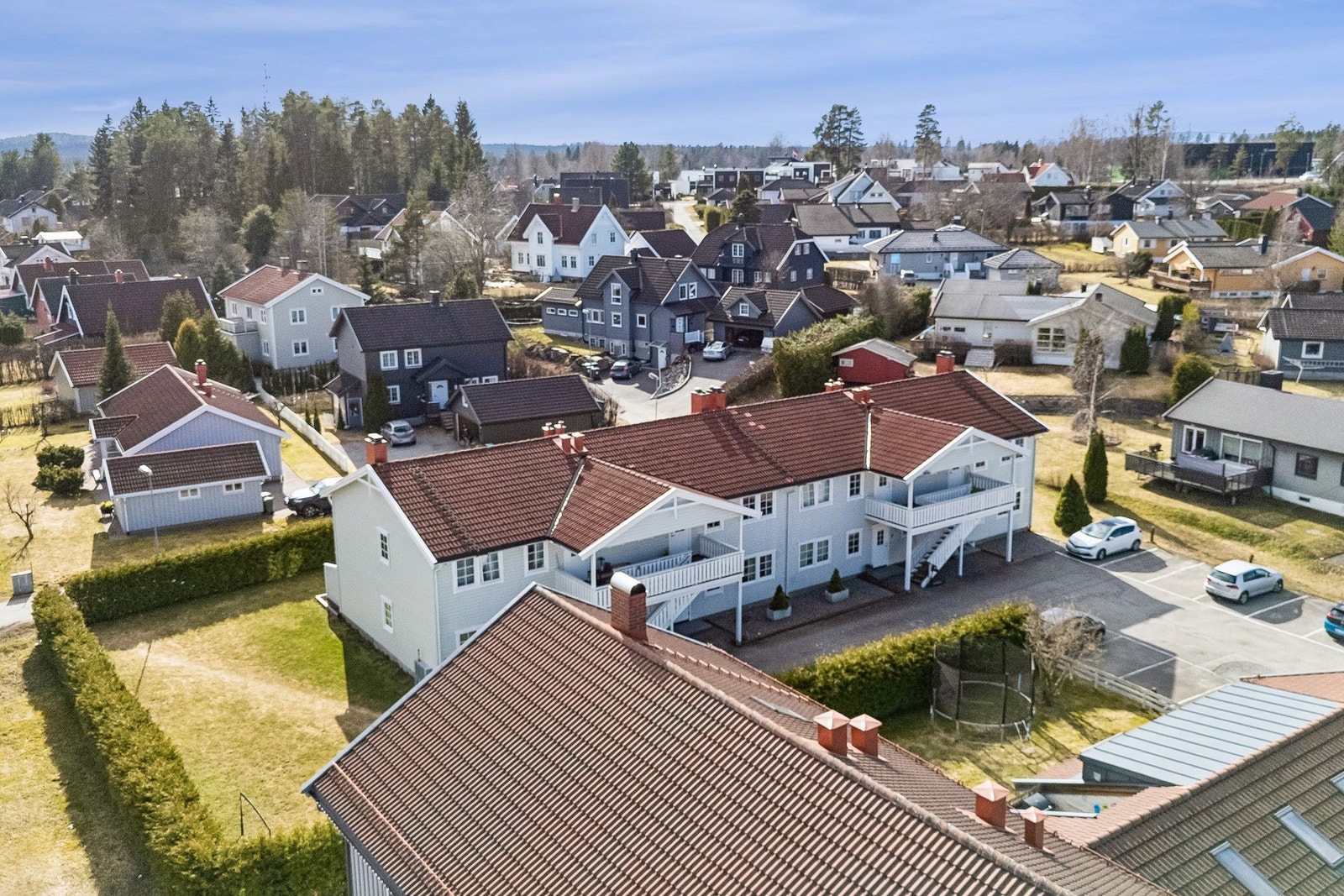 Leiligheten ligger ca 8mi fra Jessheim sentrum med en rekke fasiliteter! Galleribilde
