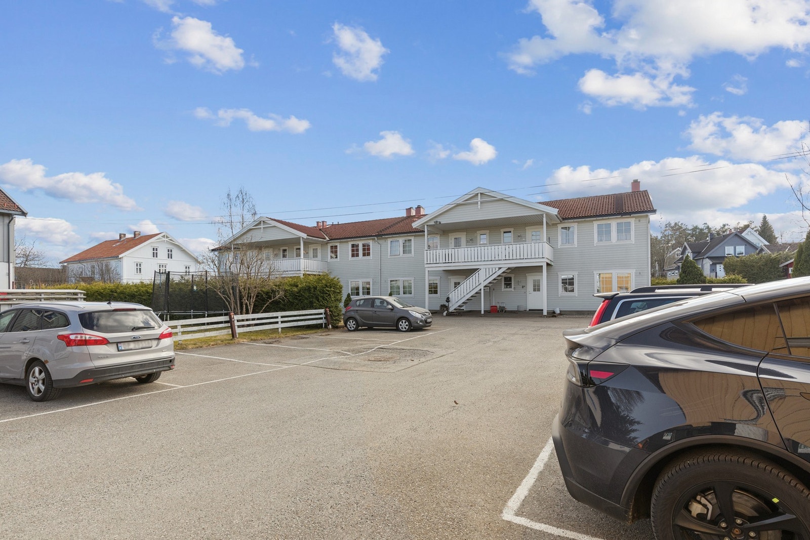 Med leiligheten følger to P-plasser. Galleribilde