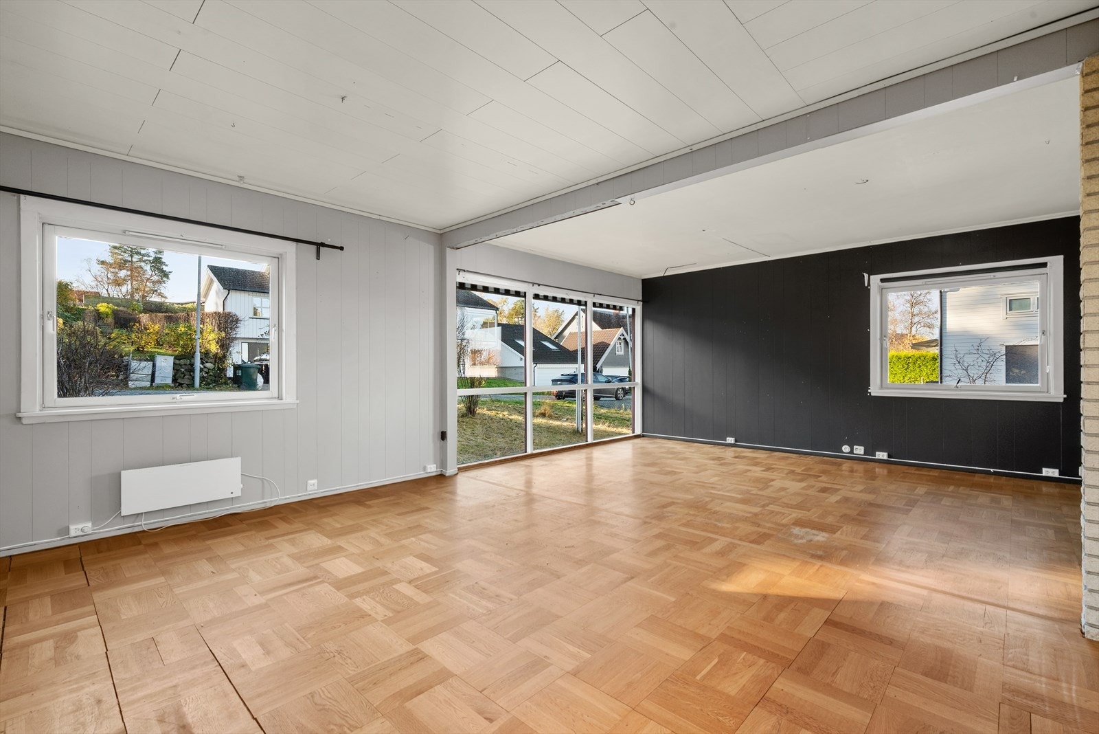 Stuen utgjør ca. 42,5 kvm, som enkelt kan deles inn i ulike soner. Galleribilde